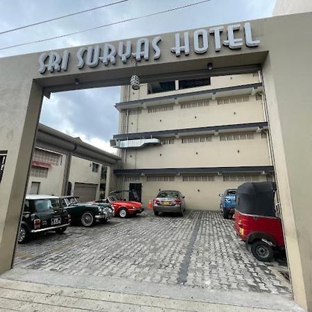 Sri Suryas Hotel Kolombo Bagian luar foto